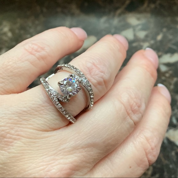 Jewelry - Beautiful white topaz ring! NWOT
